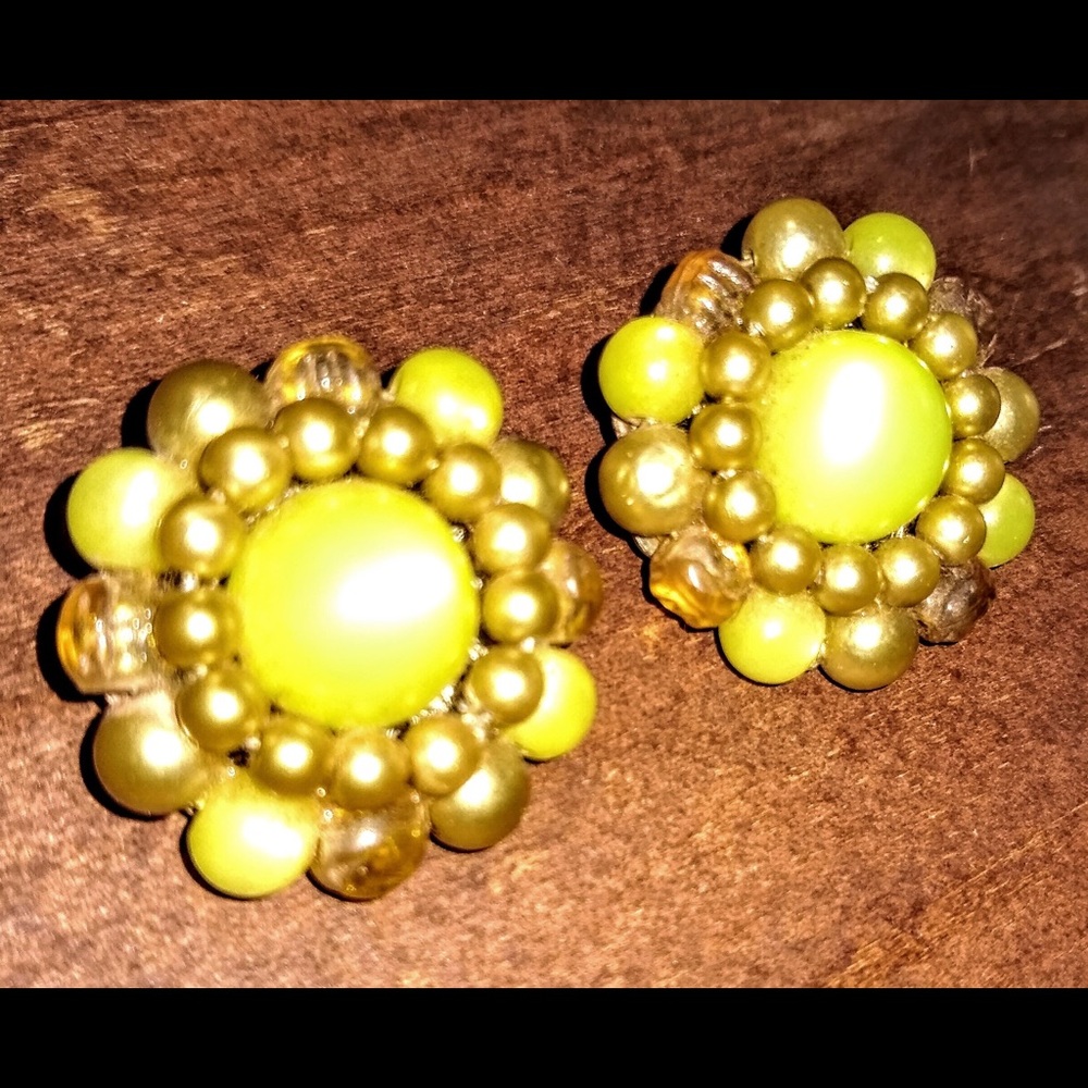 Stunning Vintage Green Clip-on Earrings